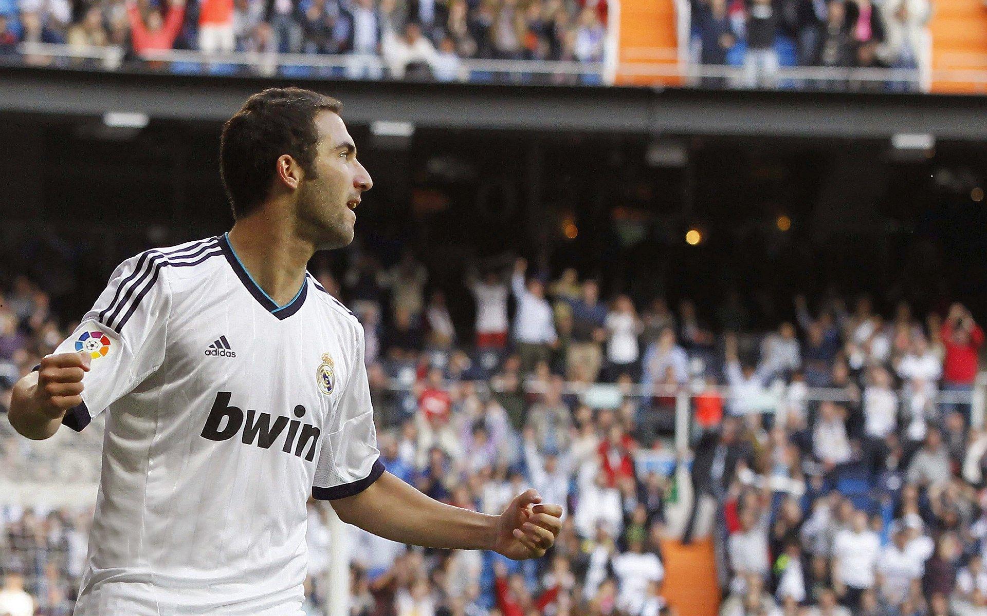 莱万拉菲尼亚替补双响创世纪纪录 巴萨逆转风暴诠释深度威力