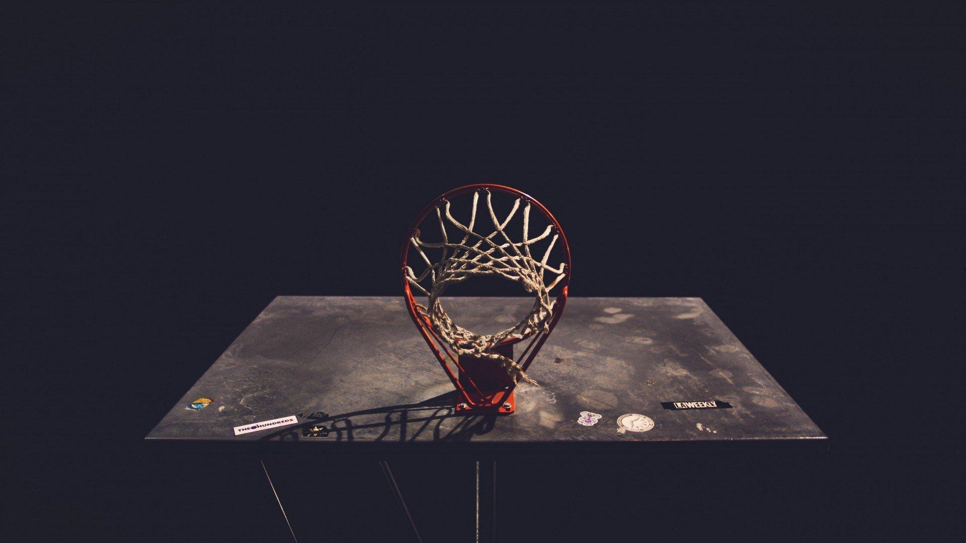 帕雷霍犀利点评，巴萨进攻乏力仅靠点球，维加红牌争议搅动战局